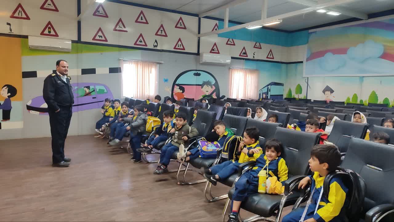 اردوی آموزشی شهرک ترافیک آموزش قوانین راهنمایی و رانندگی به نوآموزان عزیز